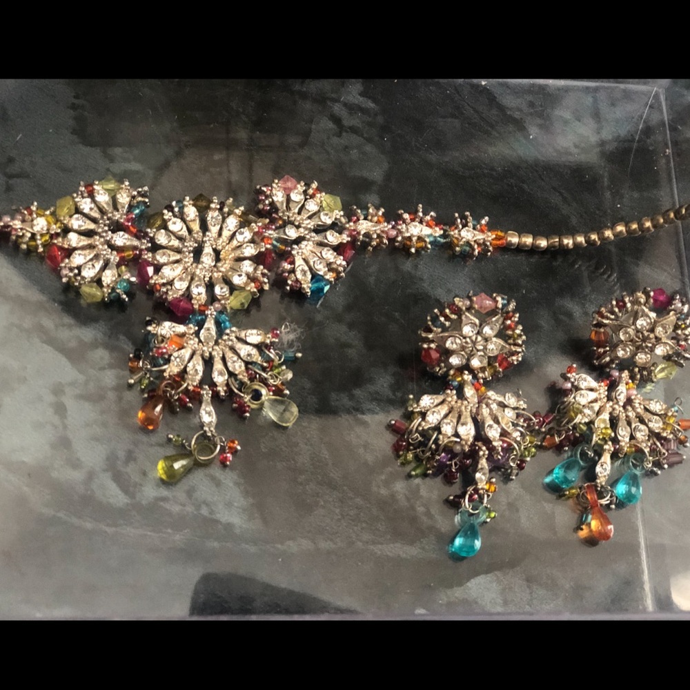 indian jewlery set (earrings and necklace)